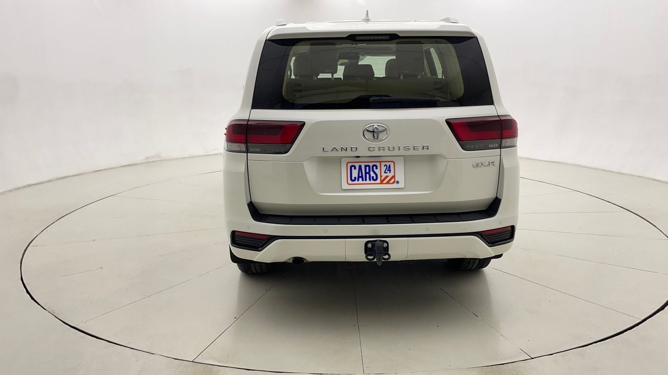 تويوتا لاند كروزر GXR 4 | بدون دفعة مقدمة | اختبار القيادة في المنزل