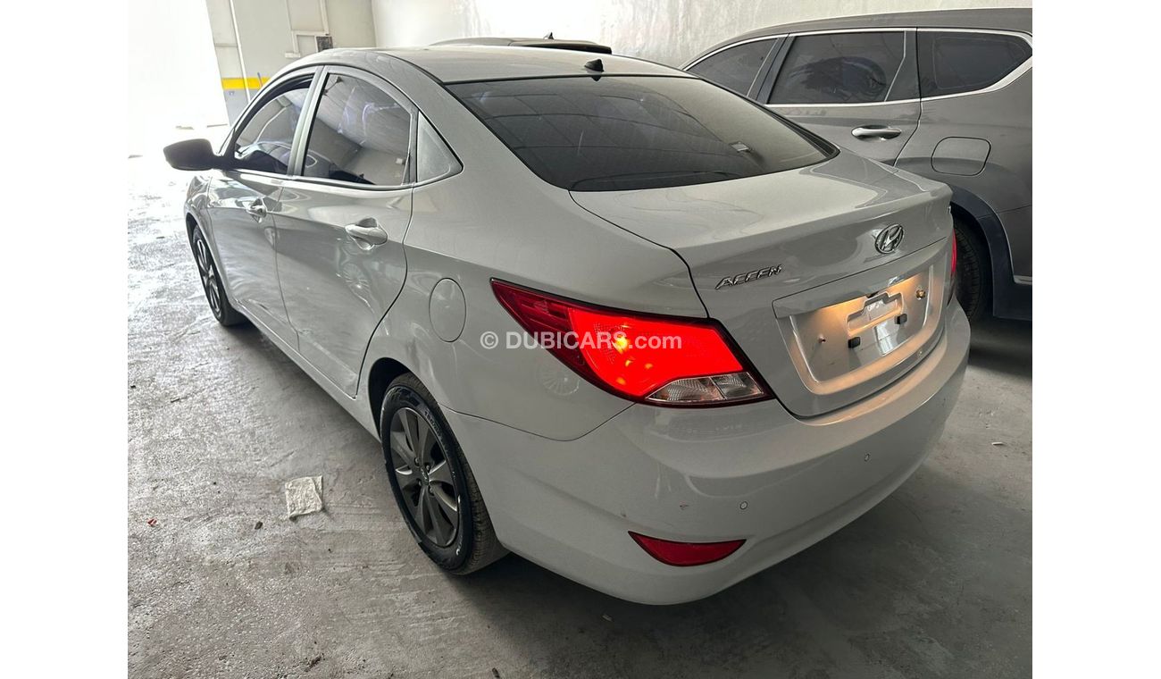 Hyundai Accent Mid