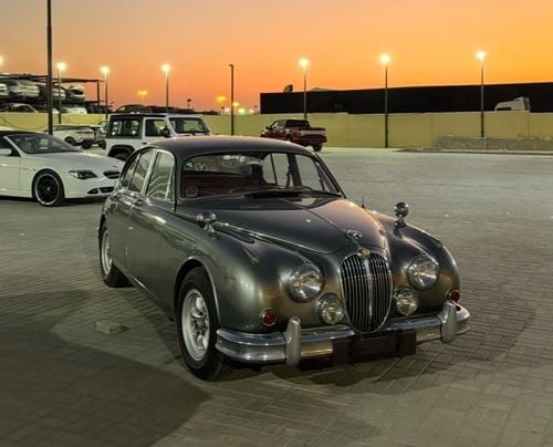Jaguar MK II 1967 Jaguar Mark 2• Classic Gray  58,200 km • 2.5L Inline-6 (2500cc)