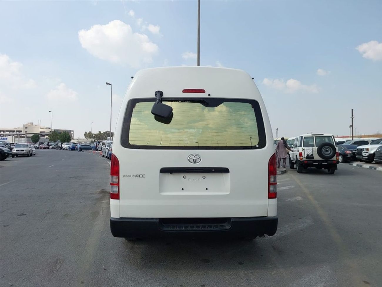 Toyota Hiace TOYOTA HIACE VAN RHD 2015 MODEL 3.0 L DIESEL AUTOMATIC(PM15267)