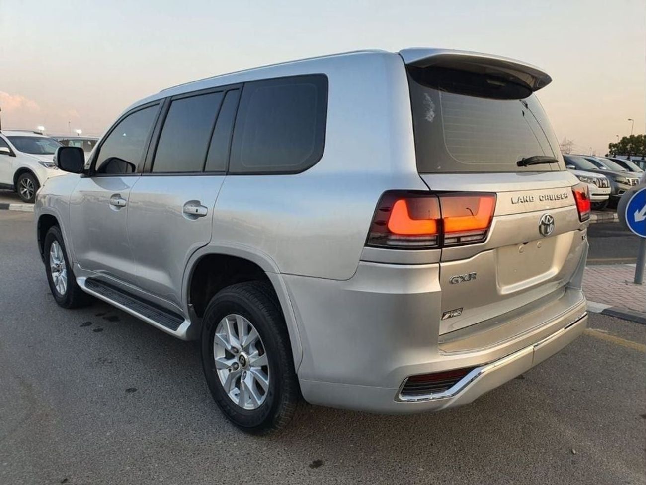 تويوتا لاند كروزر diesel 4.5 liter right hand drive face lift to 2024 model leather seats