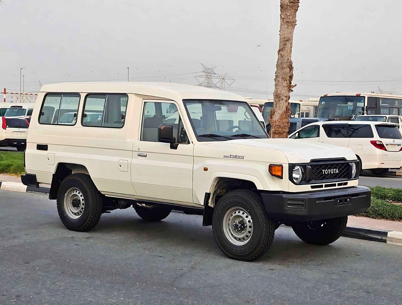 تويوتا لاند كروزر 70 (70 Series) 4.0L V6 Petrol / M/T, Power Windows, 4WD