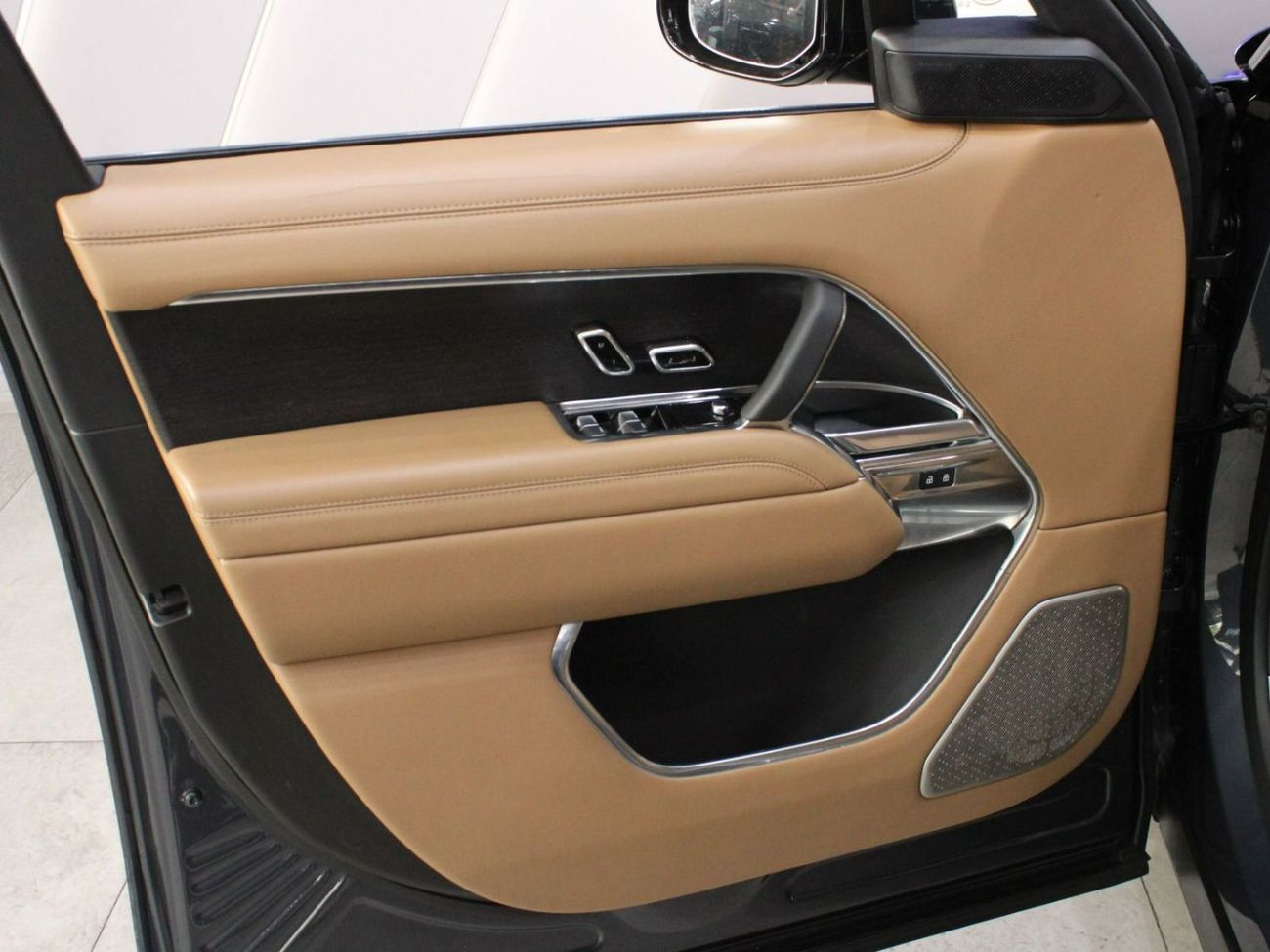 لاند روفر رينج روفر Vogue P550 Autobiography | BRAND NEW!