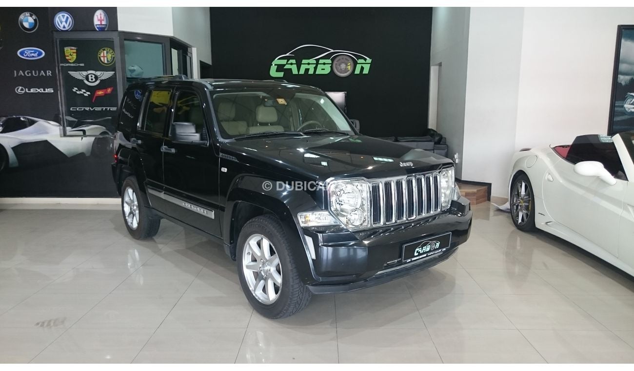 جيب شيروكي - 2010 - 98000 KM - FULL OPTION