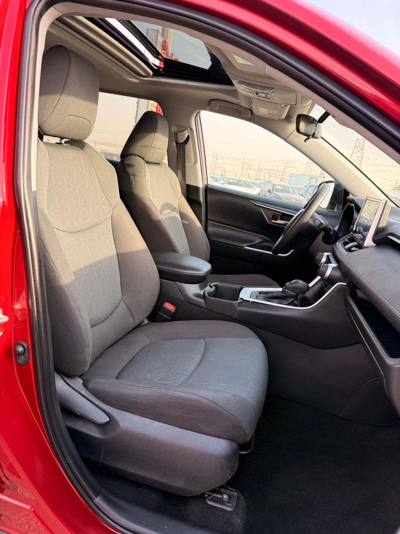 Toyota RAV4 XLE 2.5L AWD Full option 2023