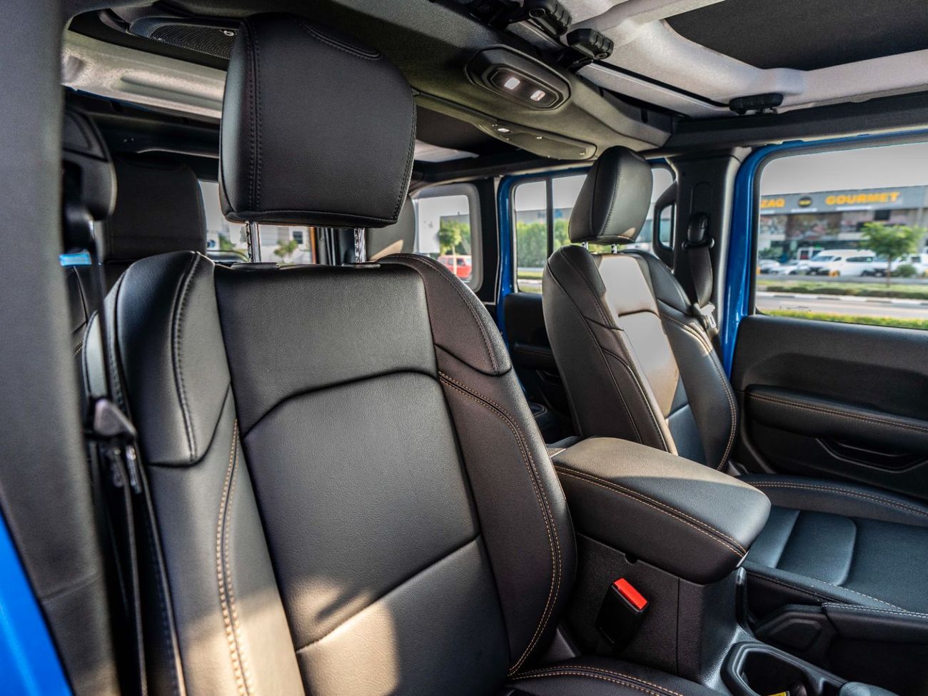 Jeep Wrangler Unlimited Sahara 2.0L A/T