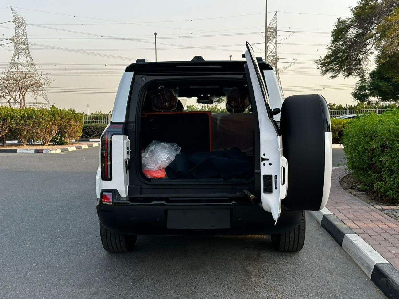 روكس 01 ROX 01 7 SEATS HYBRID White/Orange | Long range 2025