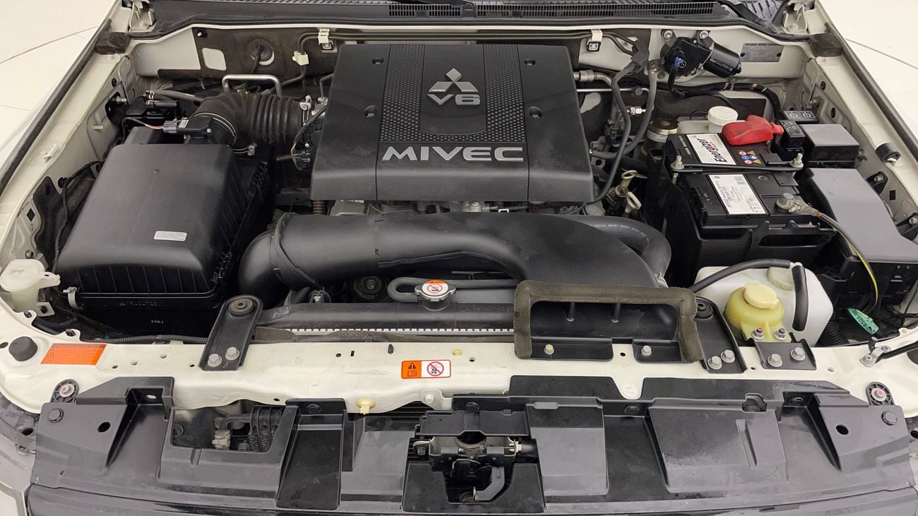 ميتسوبيشي باجيرو GLS HIGHLINE SIGNATURE EDITION 3.8 | بدون دفعة مقدمة | اختبار القيادة في المنزل