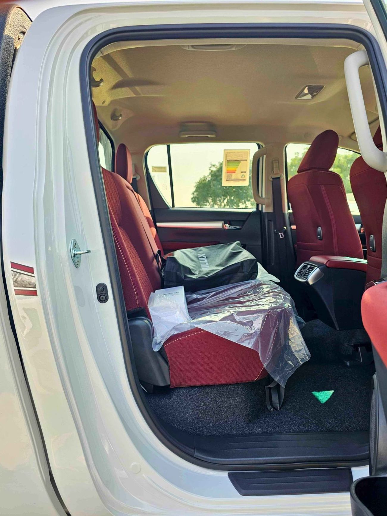 تويوتا هيلوكس SR5 S-GLX WIDE BODY / 2.7L PETROL M/T / CHROME BUMPERS / DVD+CAMERA / FULL OPTION (CODE#D4PMFS)