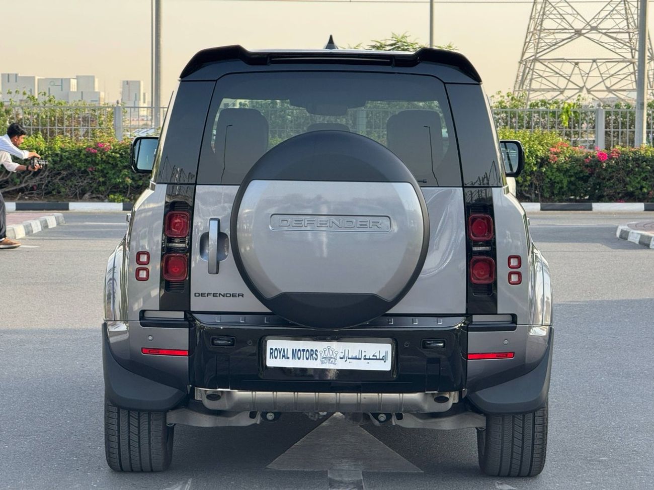 لاند روفر ديفندر 110 HSE P400 3.0L GERMAN SPEC NEAT AND CLEAN LESS KILOMETER