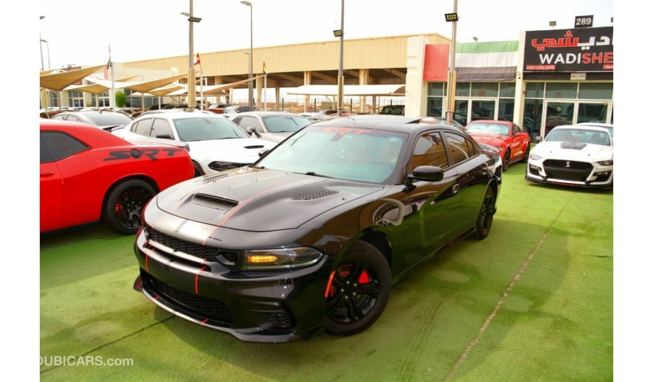 Dodge Charger 3.6L SXT Plus The base engine is a 3.6-liter V6 with 292 horsepower and 352 Nm of torque. The engine