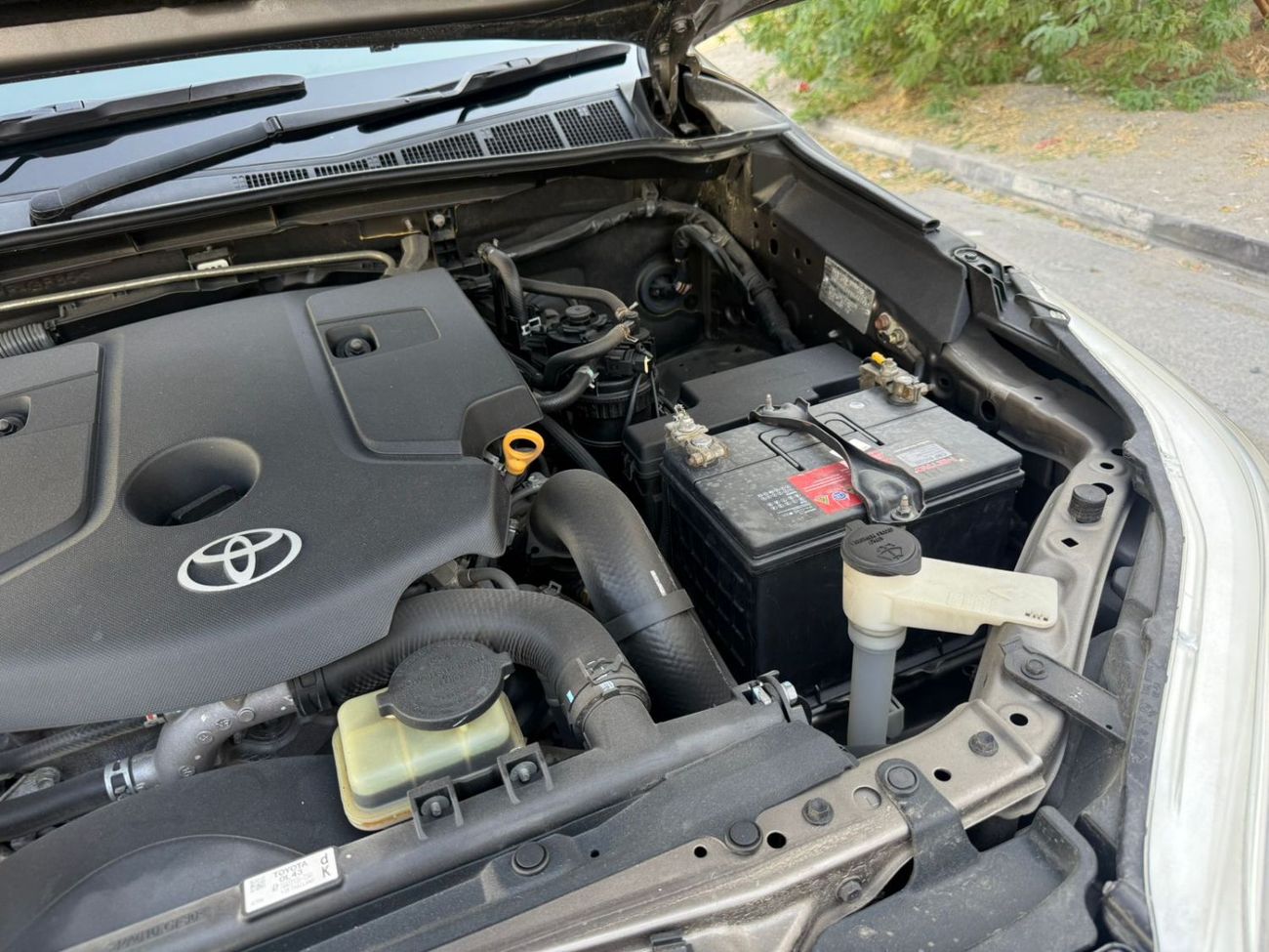 Toyota Hilux DOUBLE CABIN | MANUAL TRANSMISSION | RHD | 2.8L DIESEL ENGINE | PUSH START