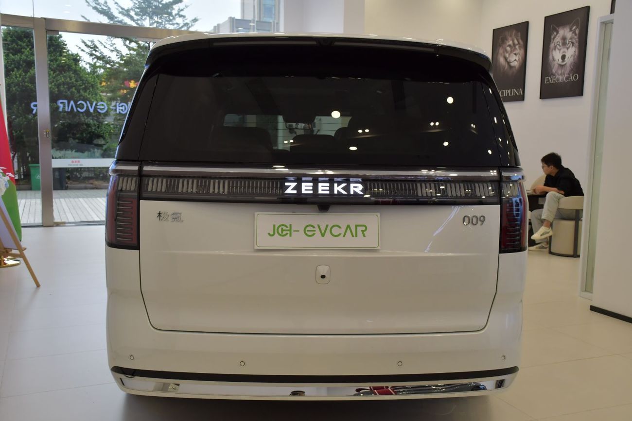 زيكر 009 Glorious Collector's Edition 4WD 108kWh