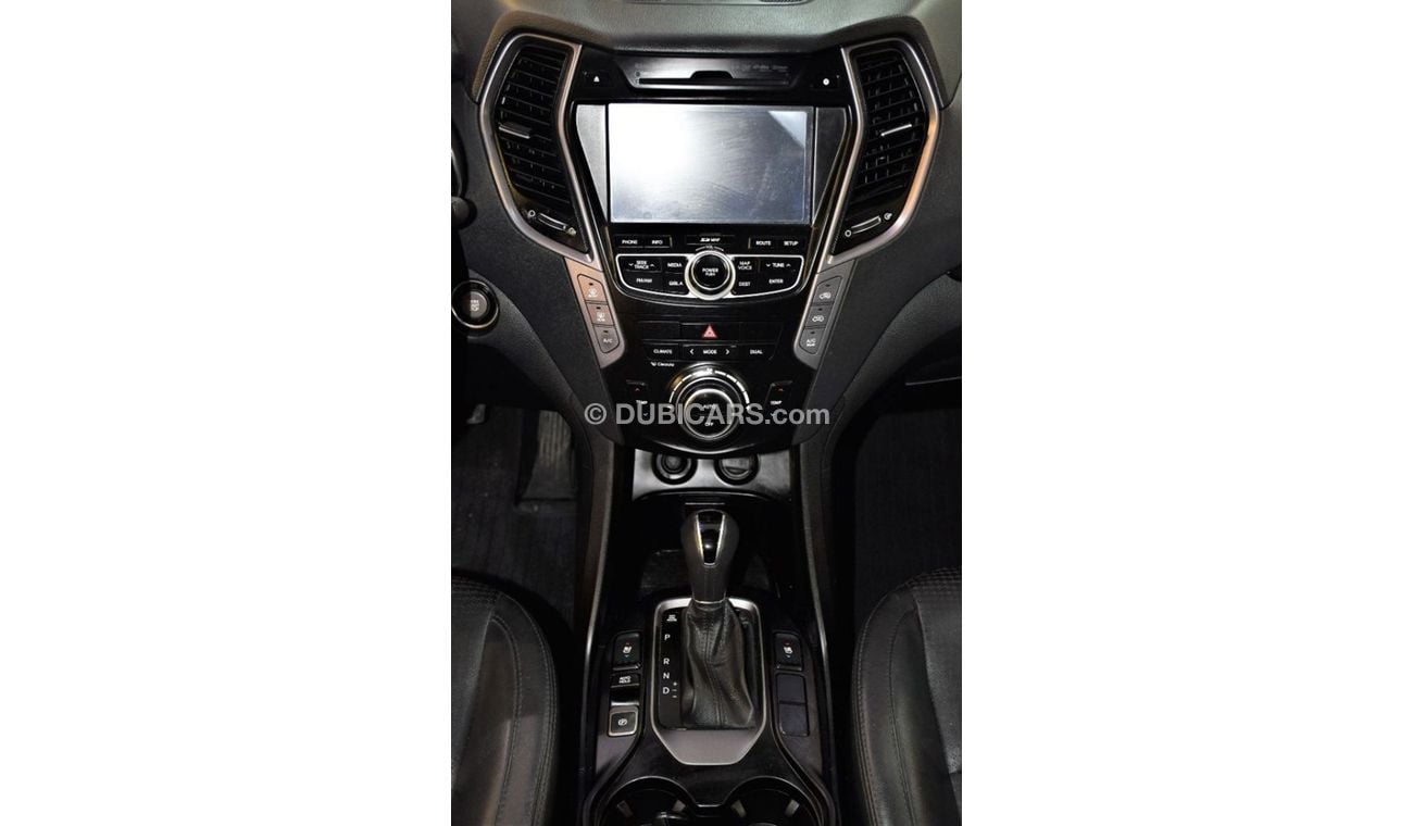 هيونداي سانتا في AMAZING Hyundai SantaFe 4WD 3.3L 2013 Model!! in White Color! GCC Specs