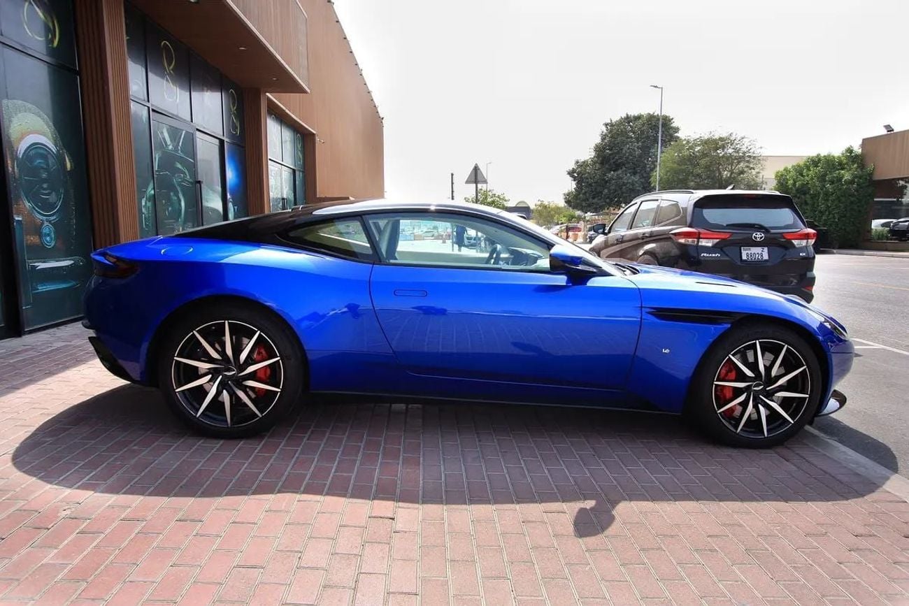 Aston Martin DB11 Aston Martin DB11 2017