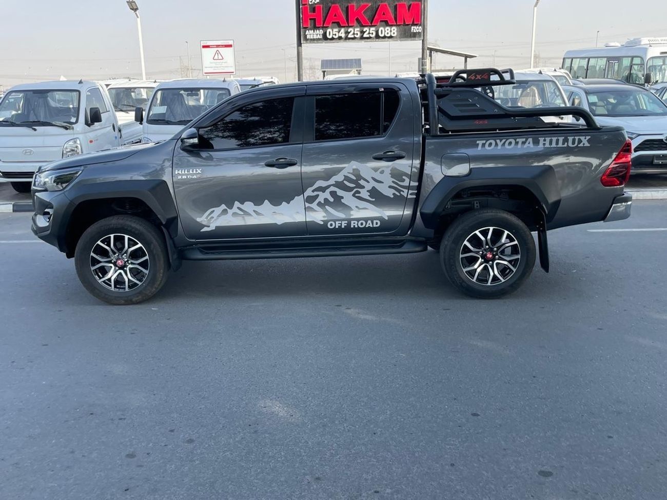 تويوتا هيلوكس diesel 2.8 liter automatic right hand drive leather seats with back camera