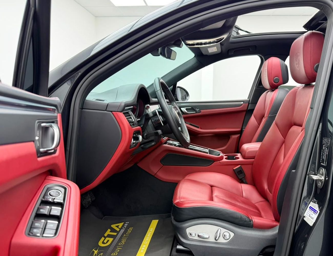 Porsche Macan STD 2023 Porsche Macan, Warranty, Full Service History, Fully Loaded, Excellent Condition, GCC