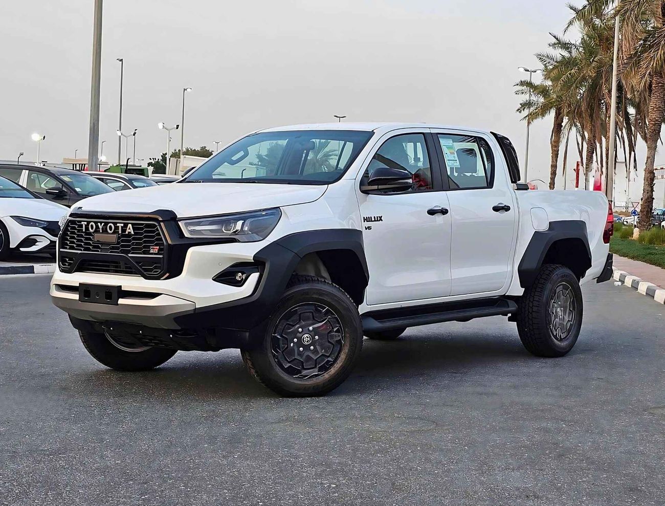 Toyota Hilux GR SPORT / 4.0L V6 / DRIVER POWER SEAT WITH ROLL BAR / "4" CAMERAS (CODE # HPGRV6AF)