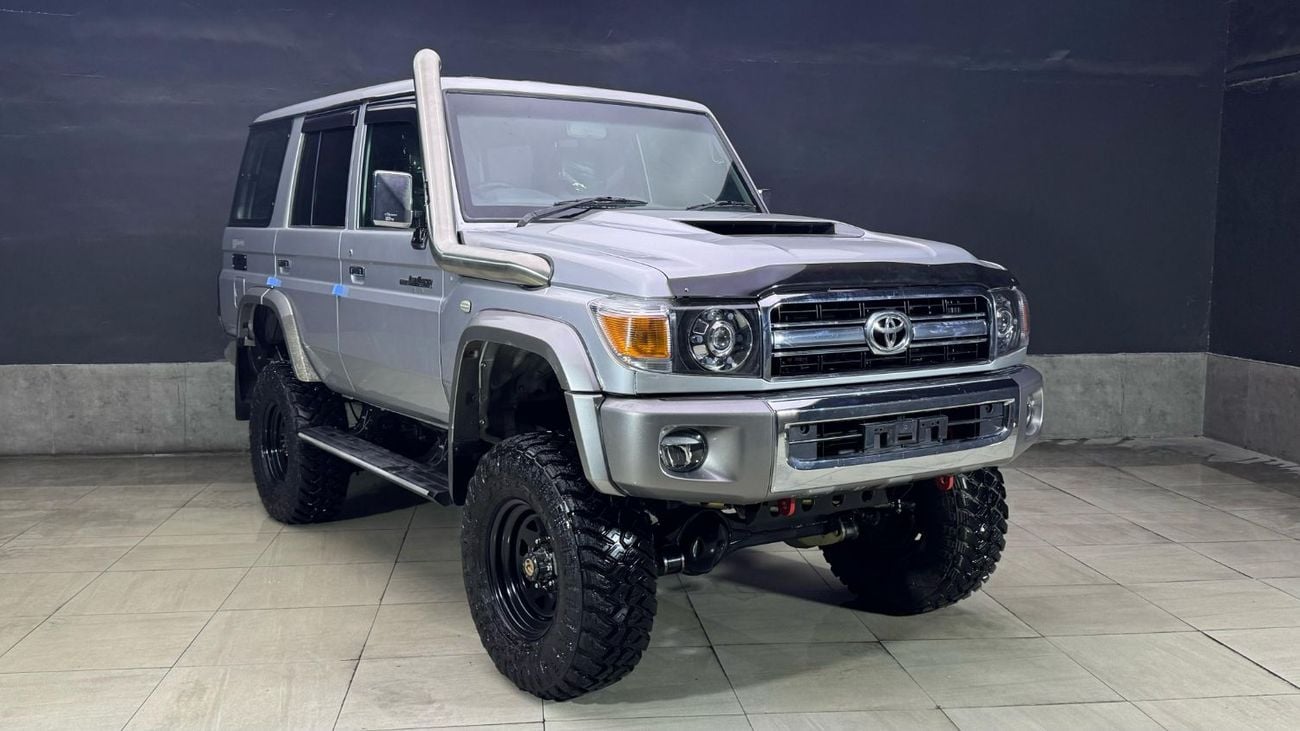 تويوتا لاند كروزر 70 DIESEL 5 DOORS HARDTOP 2013 MODEL RIGHT HAND DRIVE
