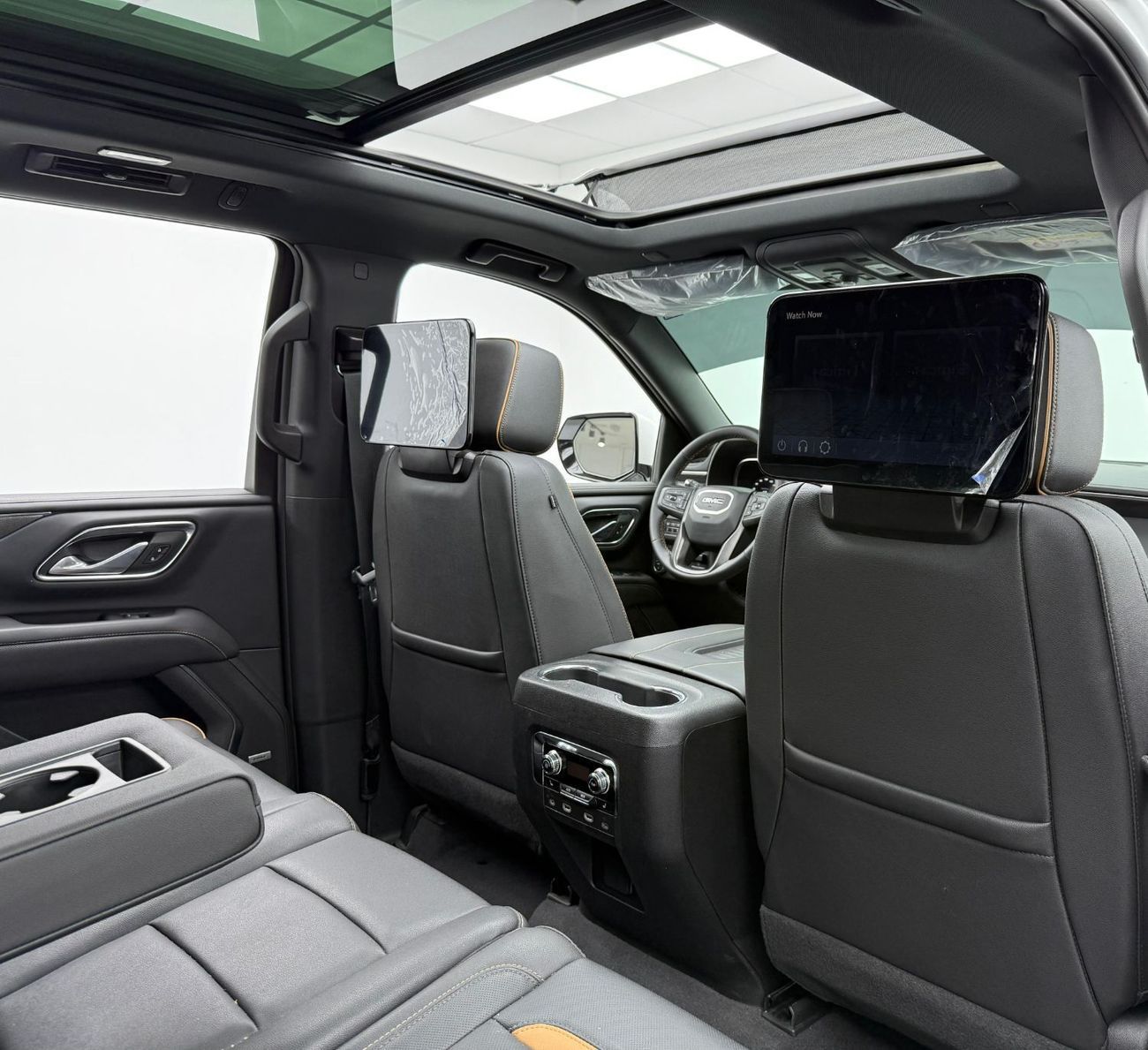 GMC Yukon  2023 GMC Yukon AT4, 2027 GMC Warranty, Full GMC Service History, Very Low Km, 7 Seater, GCC