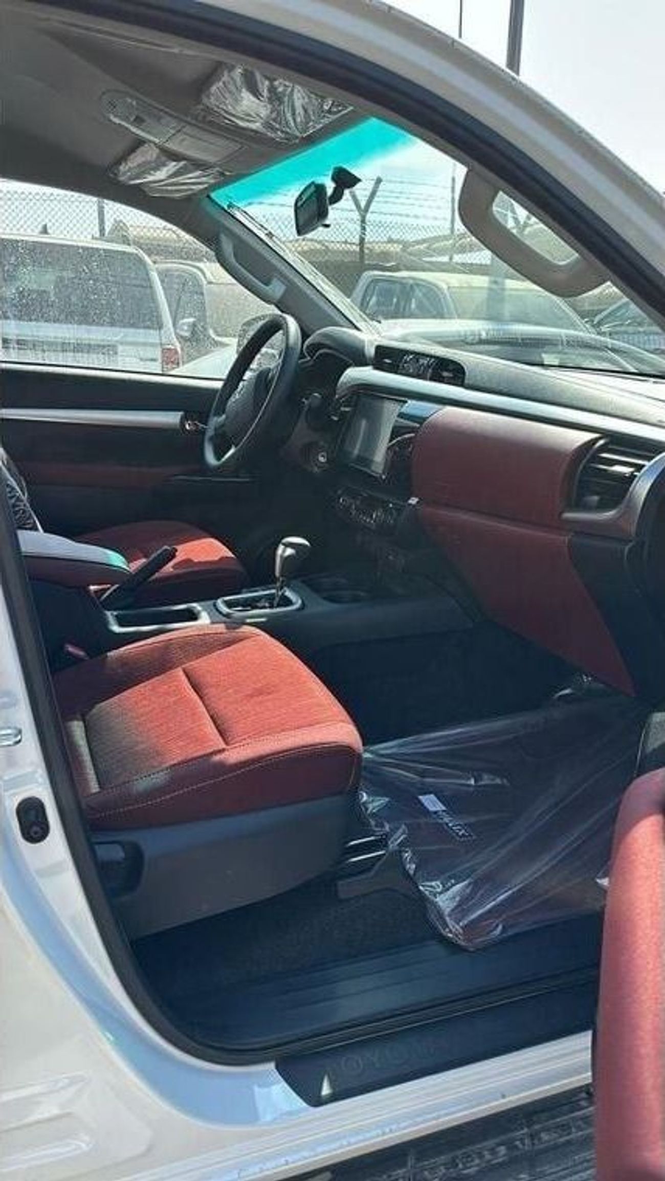 تويوتا هيلوكس TOYOTA HILUX SR5 2.7L AT 2026 WITHOUT PUSH START