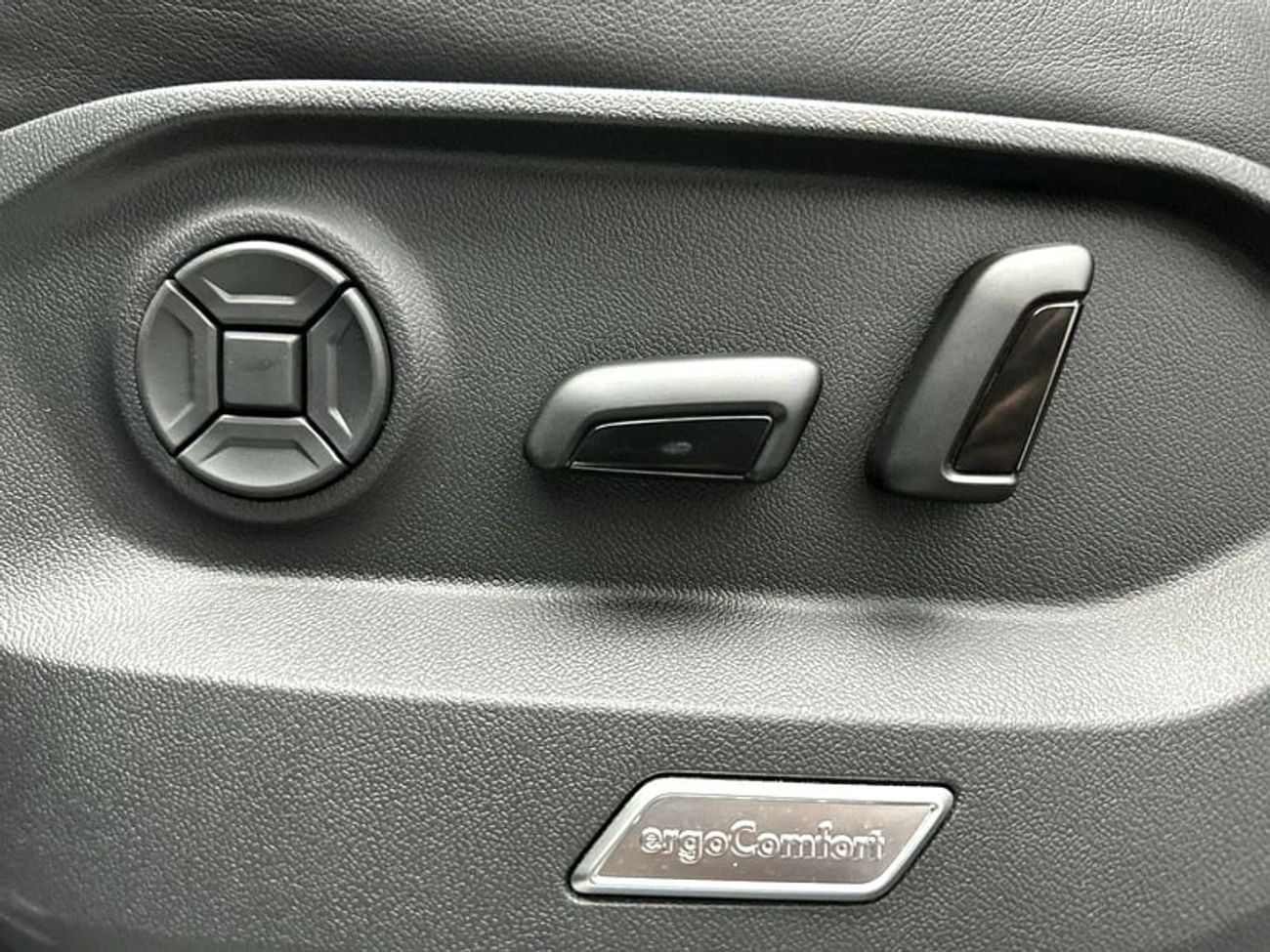 Volkswagen Touareg Elegance 2 3.0L Elegance + (REF#21179) / WAS 229,900 AED - NOW 199,900 AED