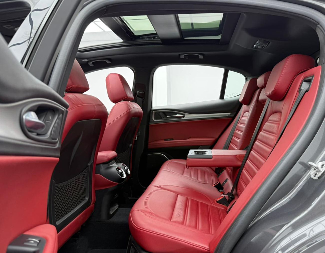 Alfa Romeo Stelvio Veloce 2022 Alfa Romeo Stelvio Q4 Veloce, 2027 Alfa Romeo Warranty + Service Pack, Fully Loaded, GCC