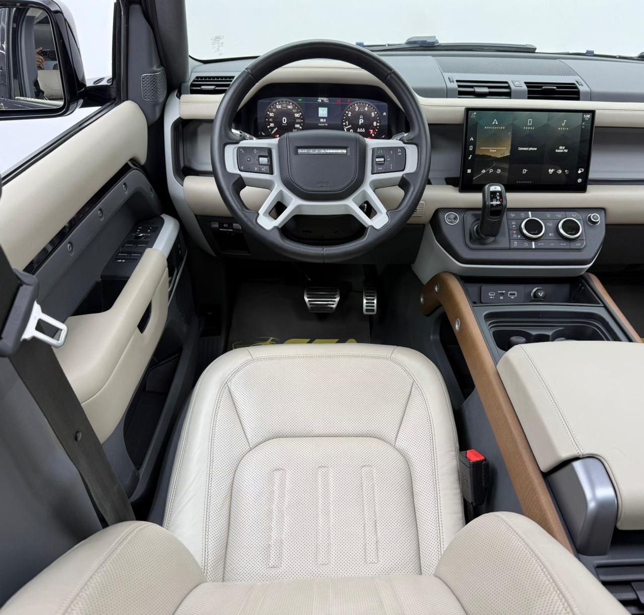 Land Rover Defender P400 110 HSE 3.0L (5 Seater) 2022 Land Rover Defender 110 HSE P400, 2026 LR Warranty, Full LR Servic