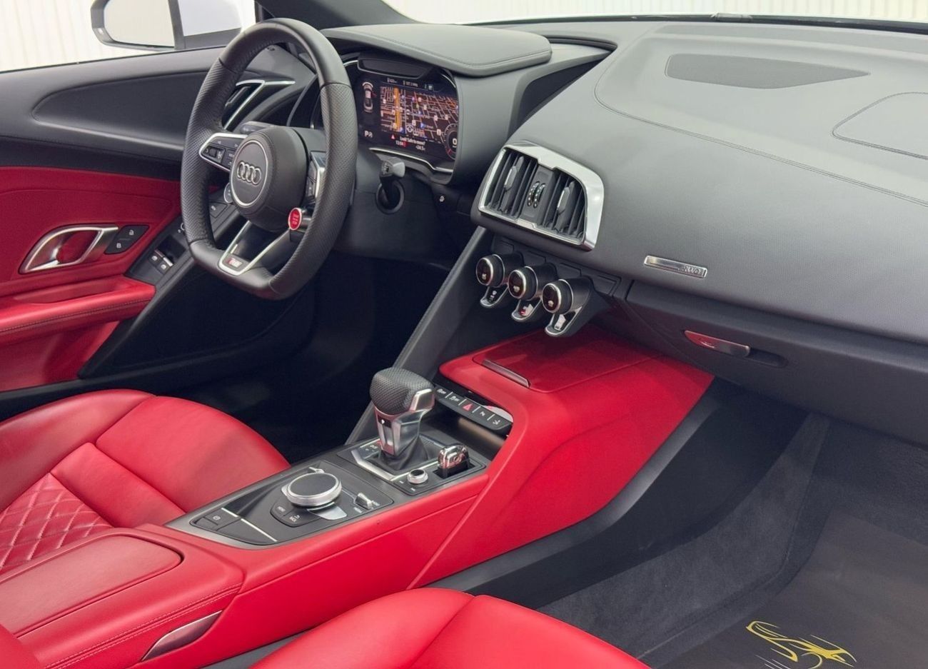 أودي R8 Std 5.2L (533 HP) 2021 Audi R8 V10, 2026 Audi Warranty, Audi Service Pack, Very Low Kms, GCC