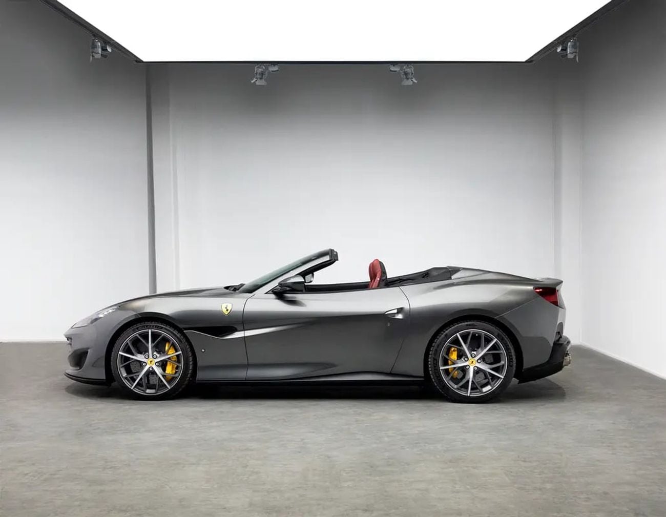 فيراري بورتوفينو ستاندارد Full Service History • 3.9L V8 Twin-Turbo Convertible • GCC
