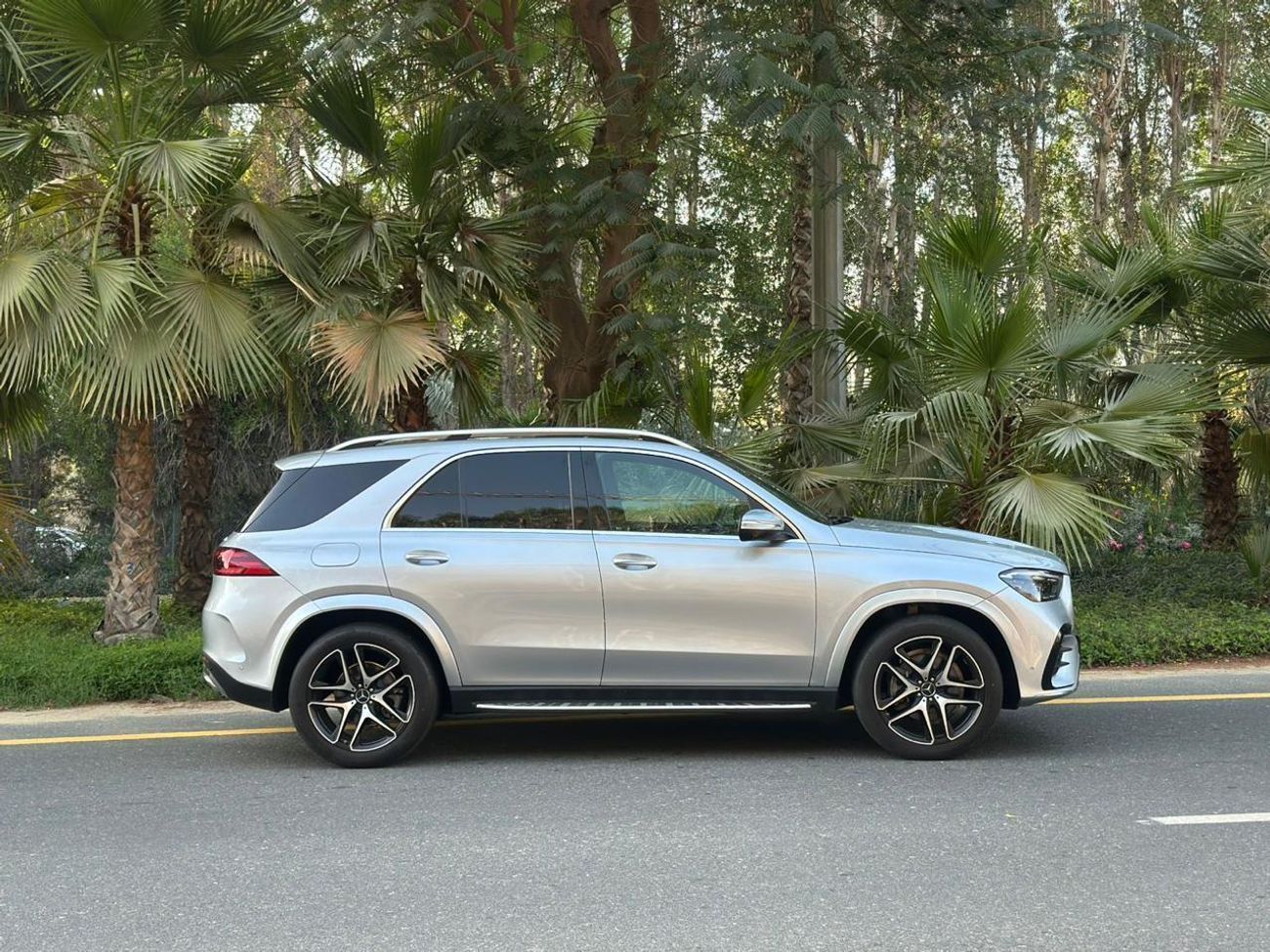 Mercedes Benz GLE350 USA SPEC 2025 Mercedes-Benz GLE 350 | Like New | Warranty | 6000 KM | 2.0L Inline-4 | 255 HP