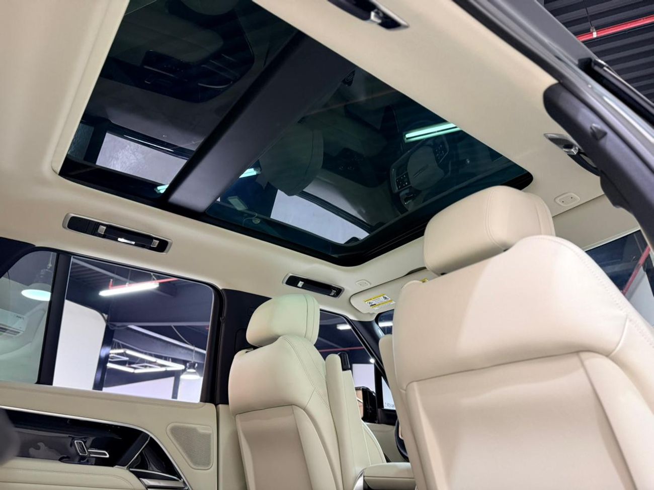 لاند روفر رينج روفر P530 SE