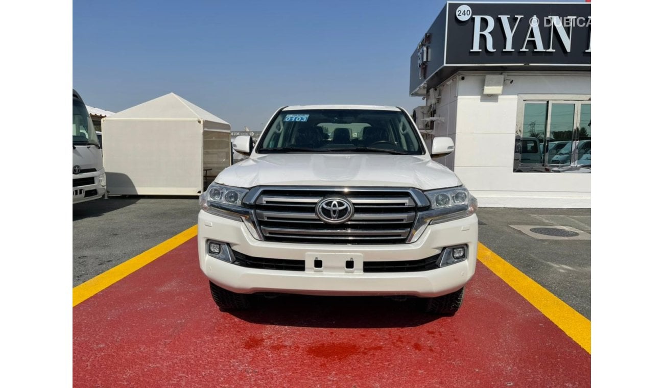 Toyota Land Cruiser LandCruiser GXR 4.5L Diesel, White inside Black , Model 2021 GCC Specifications