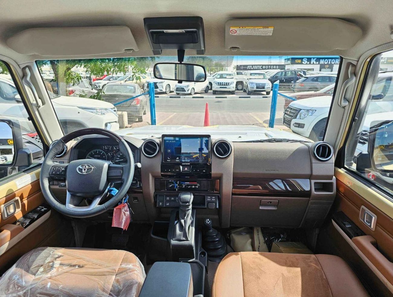 تويوتا لاند كروزر بيك آب LX-Z1 DOUBLE CABIN / 2.8L V4 DIESEL / A/T/ LEATHER SEATS / DIFF LOCKS / 4WD (CODE#LX-Z1)