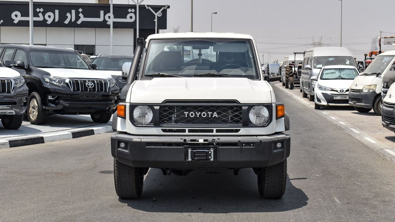 تويوتا لاند كروزر بيك آب 4.0L V6. Double Cabin  A/T