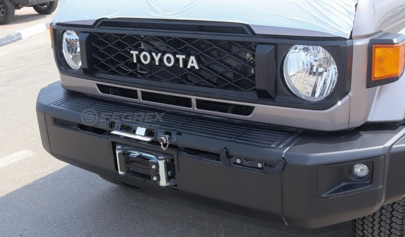 Toyota Land Cruiser 70 Hardtop LC71 . 4.0L . Petrol . 4WD . 5-Speed Manual . 7 Seats . 3 Doors For Export