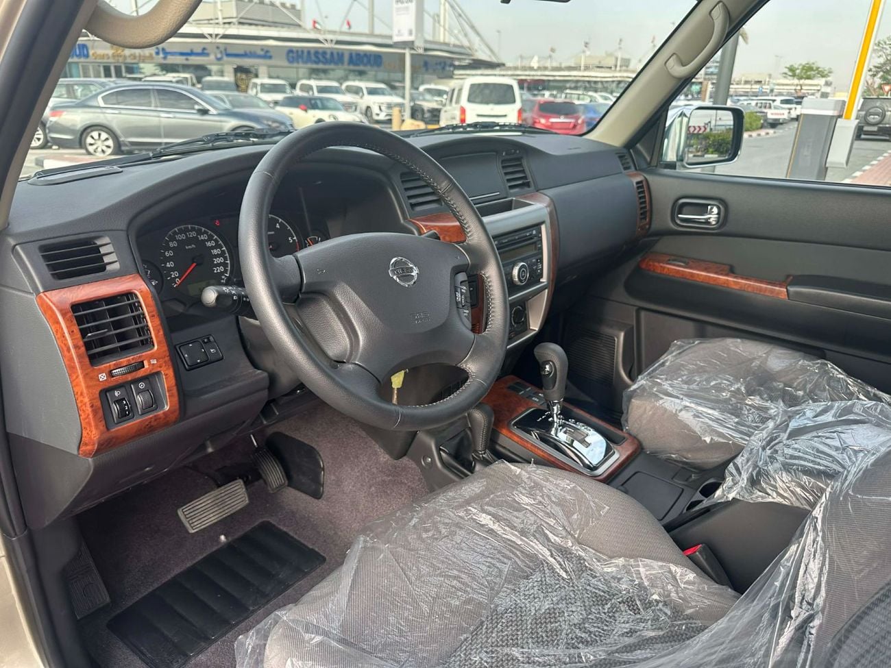 Nissan Patrol Safari GL 4.8L M/T (7 Seater)