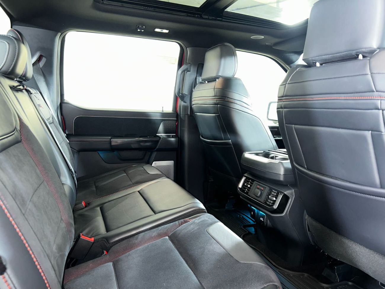 فورد F 150 RP1824 F150 RAPTOR R CREW 5.2L V8 AT LTHR + COOLER BOX