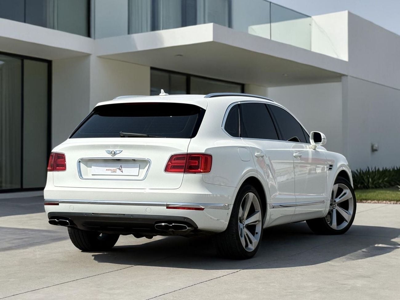 بنتلي بينتايجا AED 4,640 P.M | 0% DOWN PAYMENT | BENTLEY BENTAYGA V8 | 4.0L V8 | 2020 | FULL SERVICE HISTORY | GCC