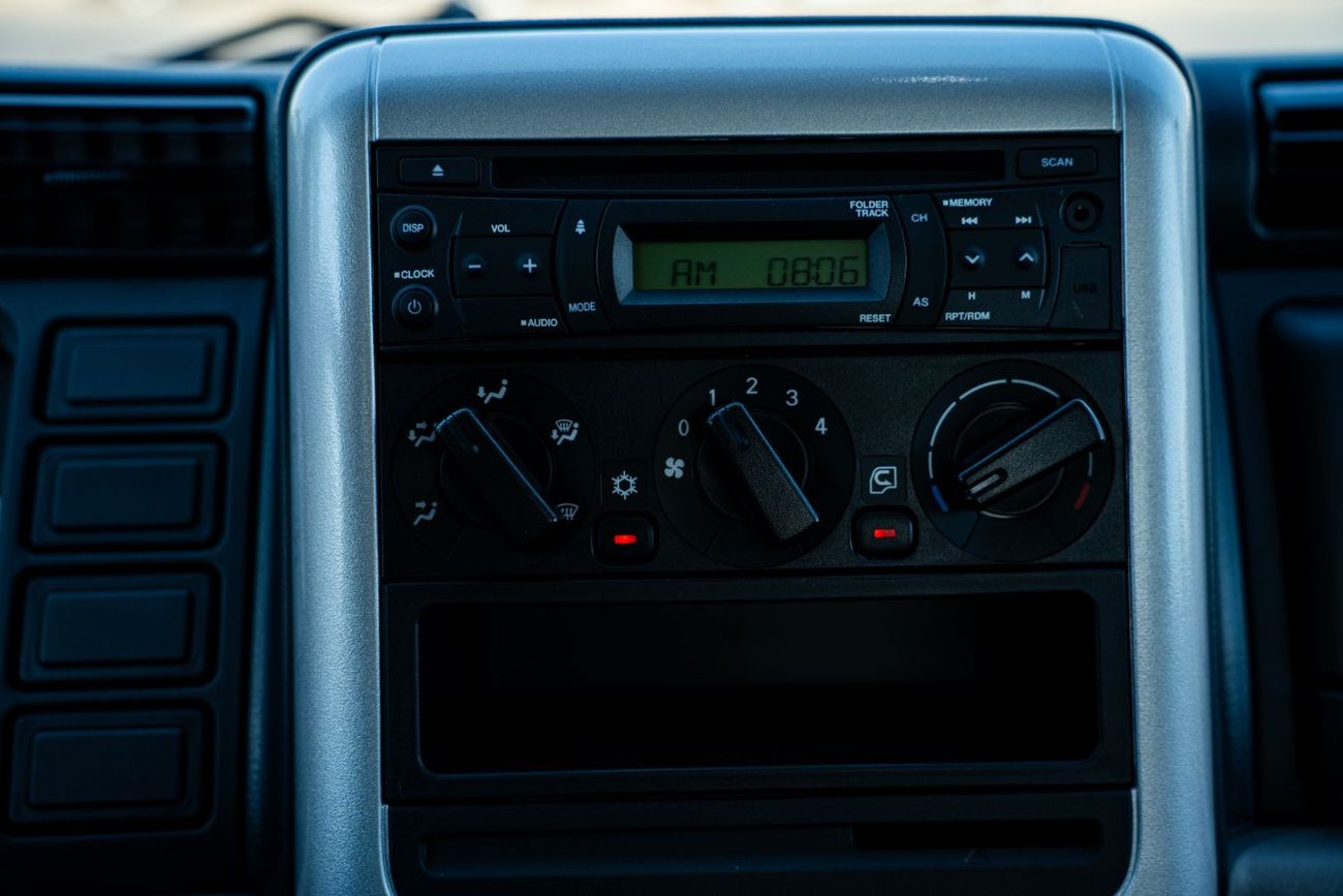 Mitsubishi Canter Van