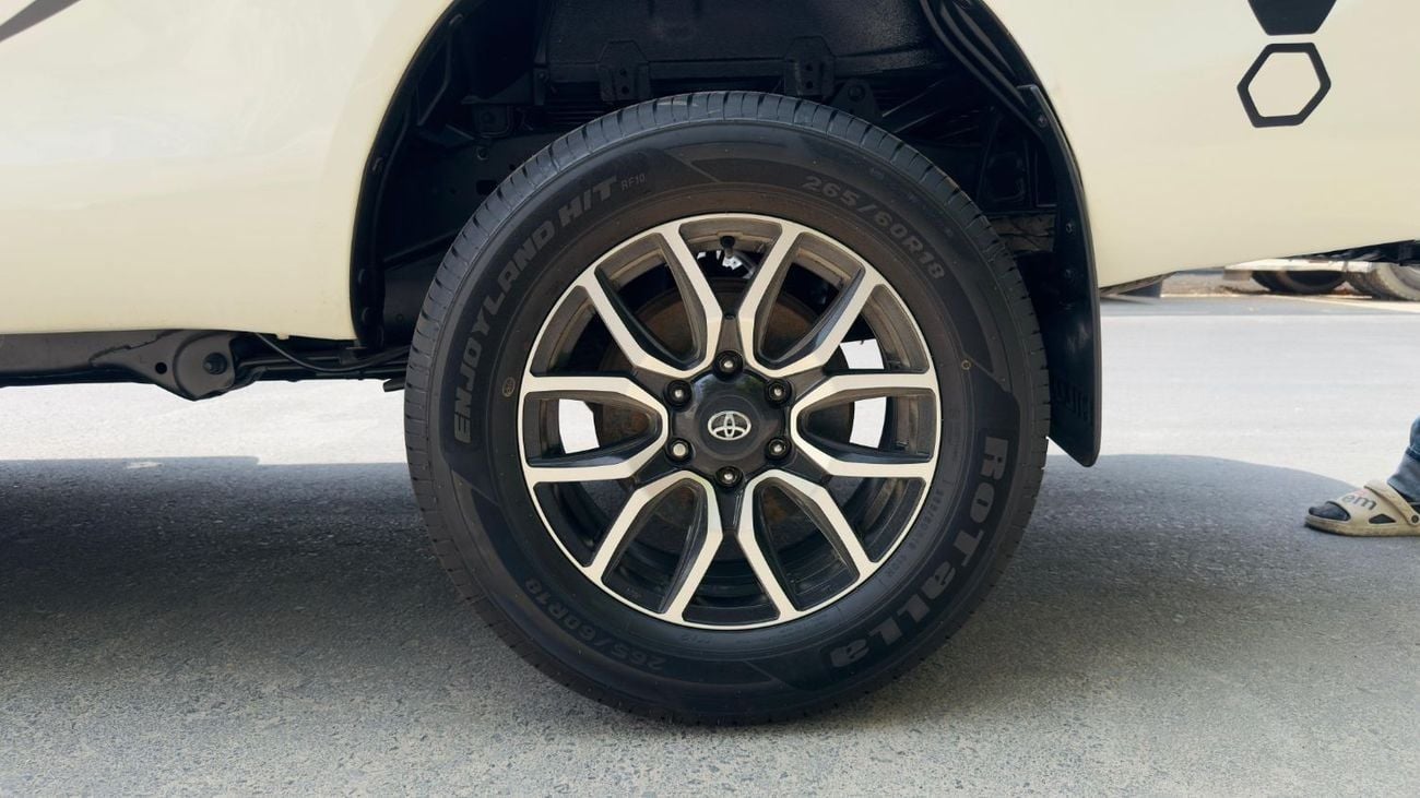 Toyota Hilux SINGLE CABIN | 4WD | 2.8L DIESEL ENGINE | AT | RIGHT-HAND-DRIVE