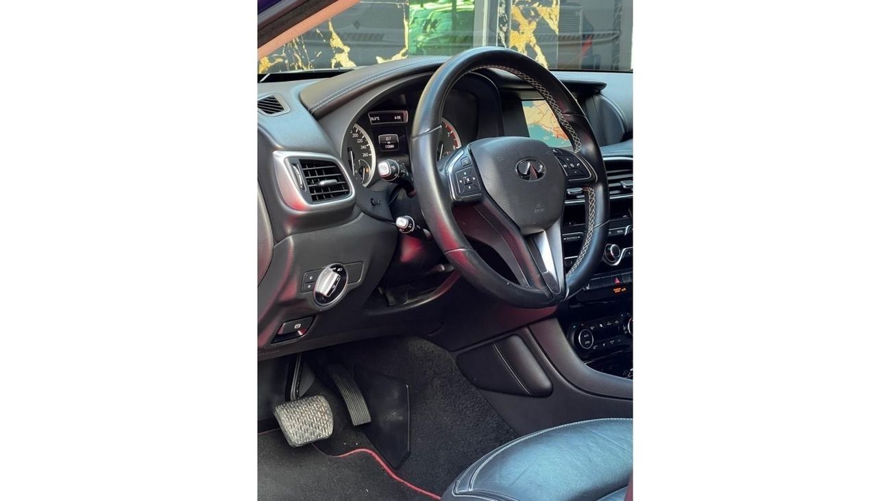 Infiniti Q30 Premium