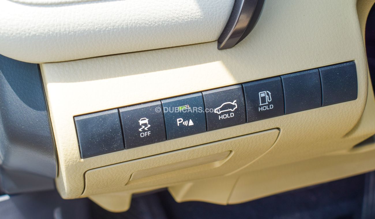 Toyota Camry LE 2.5L HYBRID