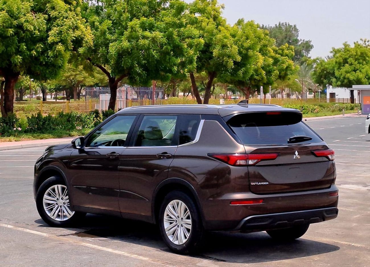 ميتسوبيشي آوتلاندر GLS 2.4L