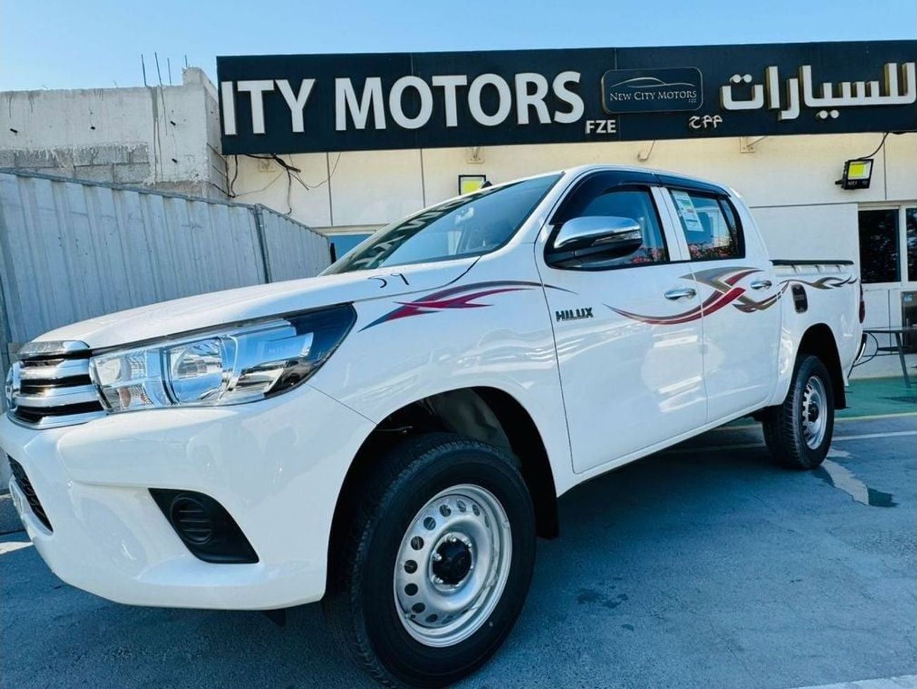 Toyota Hilux TOYOTA HILUX 2.7L PETROL BASIC OPTION WHITE 2025