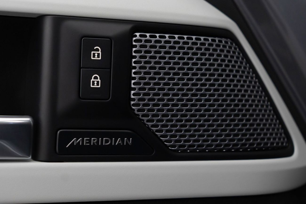 Land Rover Defender P400 110 HSE 3.0L (5 Seater)