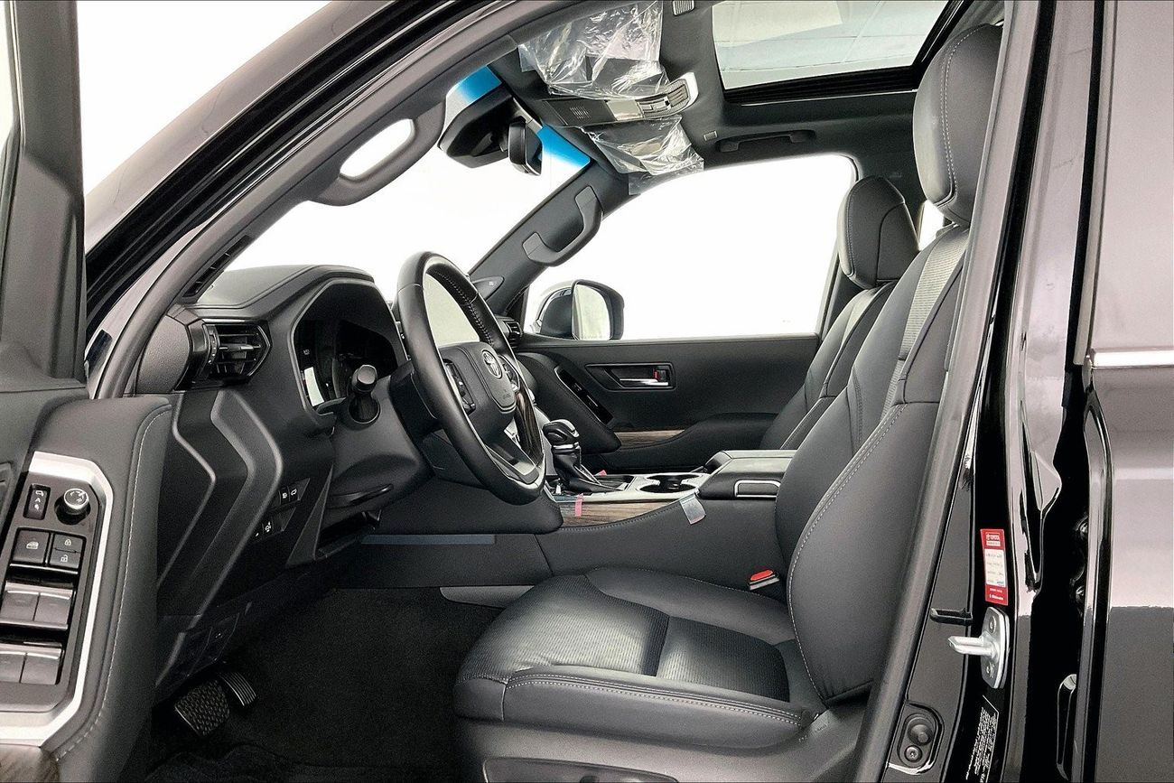 تويوتا لاند كروزر VXR | سنة ضمان مجانية | 0 دفعة أولى | سياسة الإعادة بعد 7 أيام