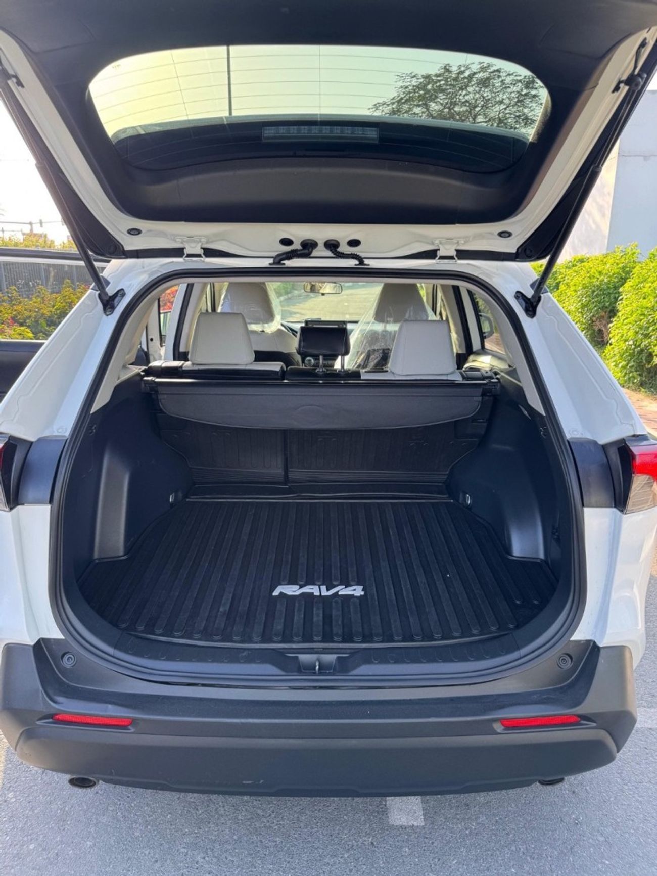 Toyota RAV4 2019 LE 4x4 LEATHER SEATS US SPEC