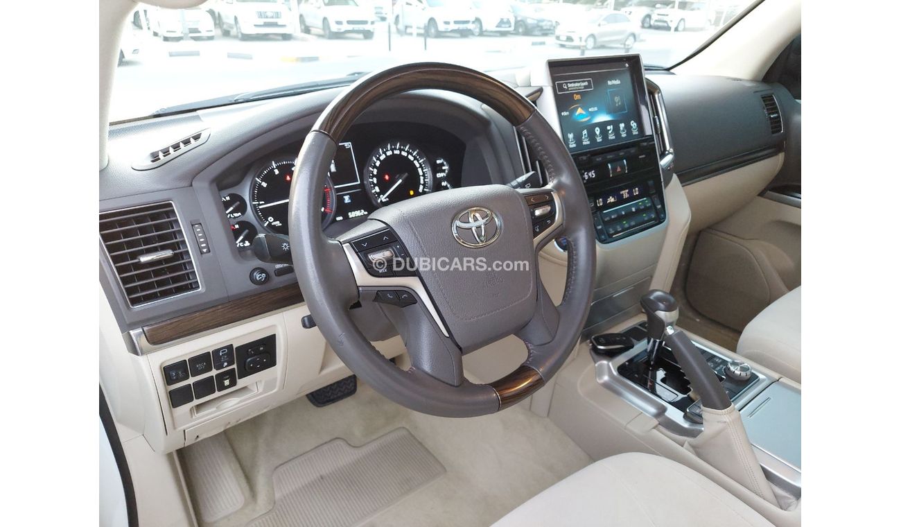 Toyota Land Cruiser GXR1