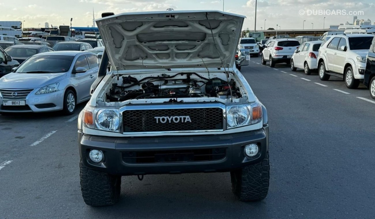 Toyota Land Cruiser Pick Up